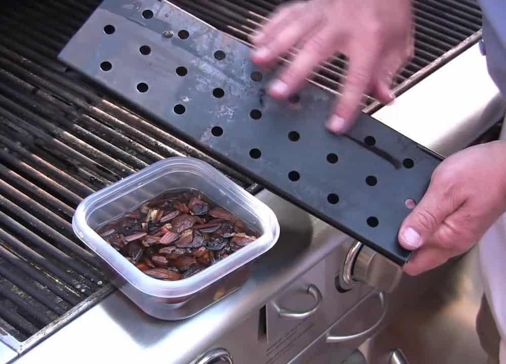How to use a smoker box in a gas grill – Get the Best BBQ Flavor